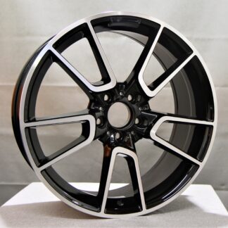 CARBONADO EXCELLENT BLK/POL (musta/hopea) 19"x8,5" 5x112 ET45 KR66,6 (Sopii mm: Audi, MB, Seat, Skoda, VW)
