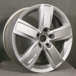 VW MANAUS ORGINAL SLV (hopea) 18"x7,5" 5x120 ET45 KR65,1 (Sopii mm: VW Transporter) Huom! Jokaisessa vanteessa on käynyt rengas päällä